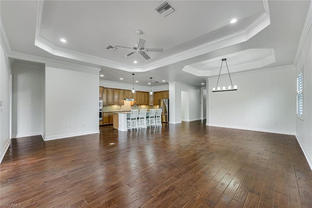 TWIN EAGLES - Residential