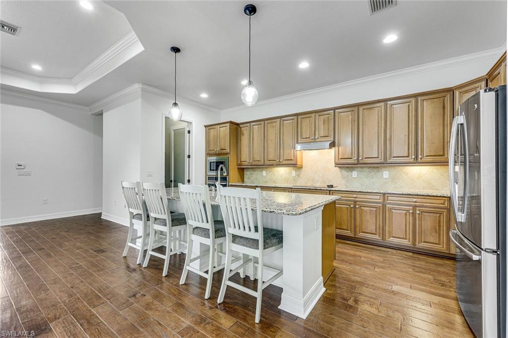 TWIN EAGLES - Residential