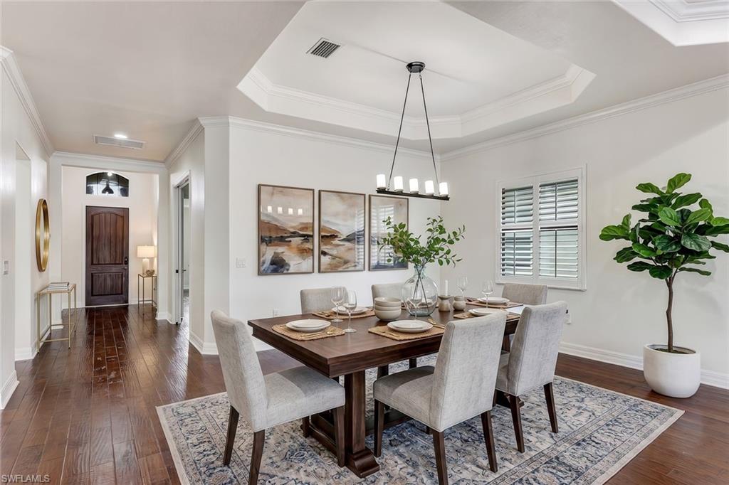TWIN EAGLES - Residential