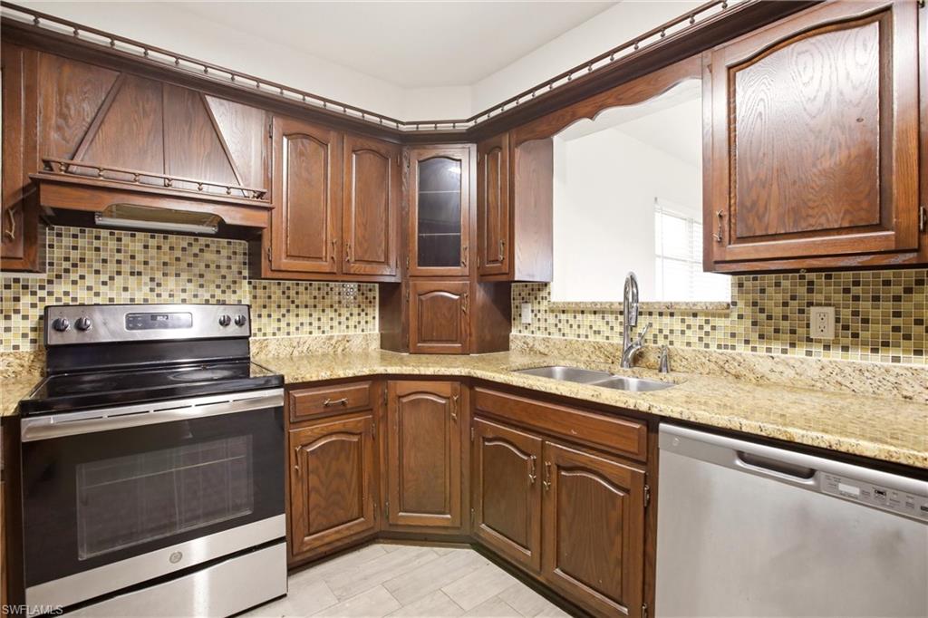 COLONIAL MANOR - Residential