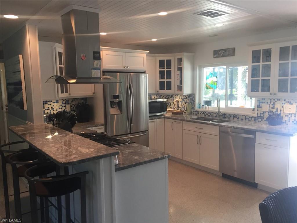 PALM LAKE - Residential