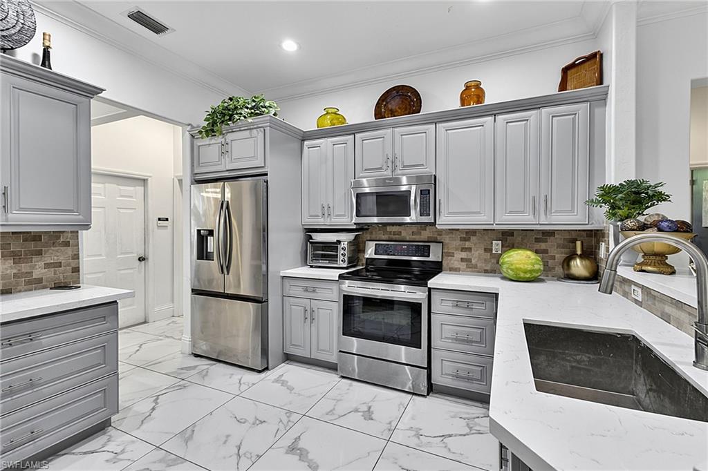 GOLDEN GATE ESTATES - Residential