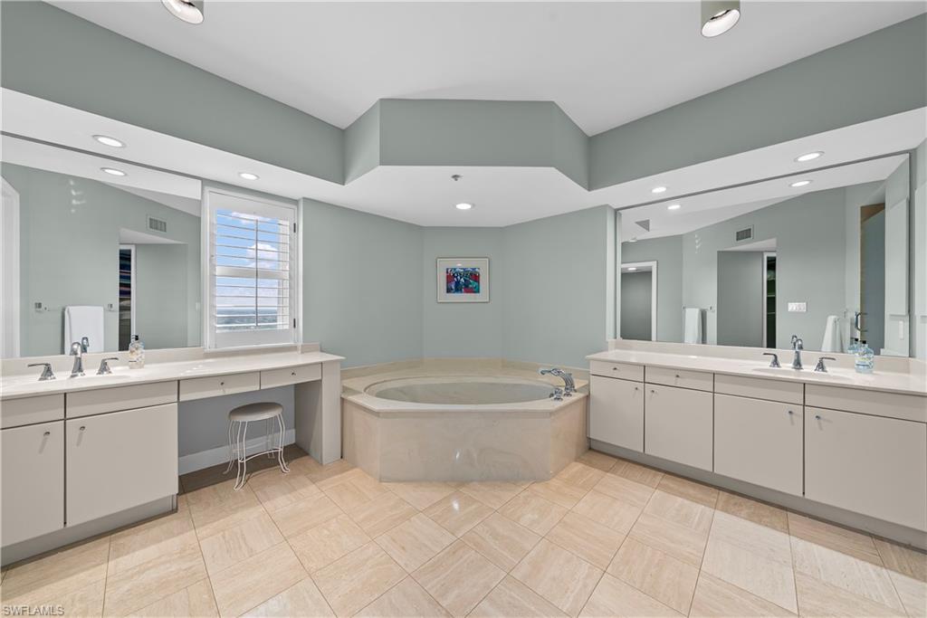 CONTESSA AT BAY COLONY - Residential