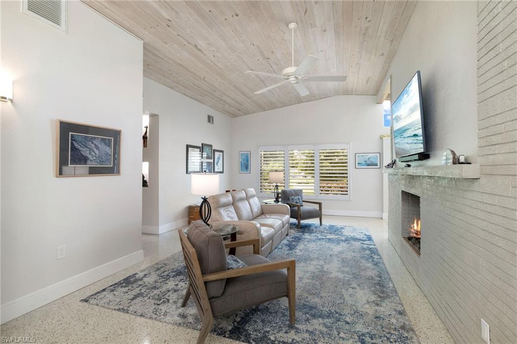 YACHT CLUB COLONY - Residential