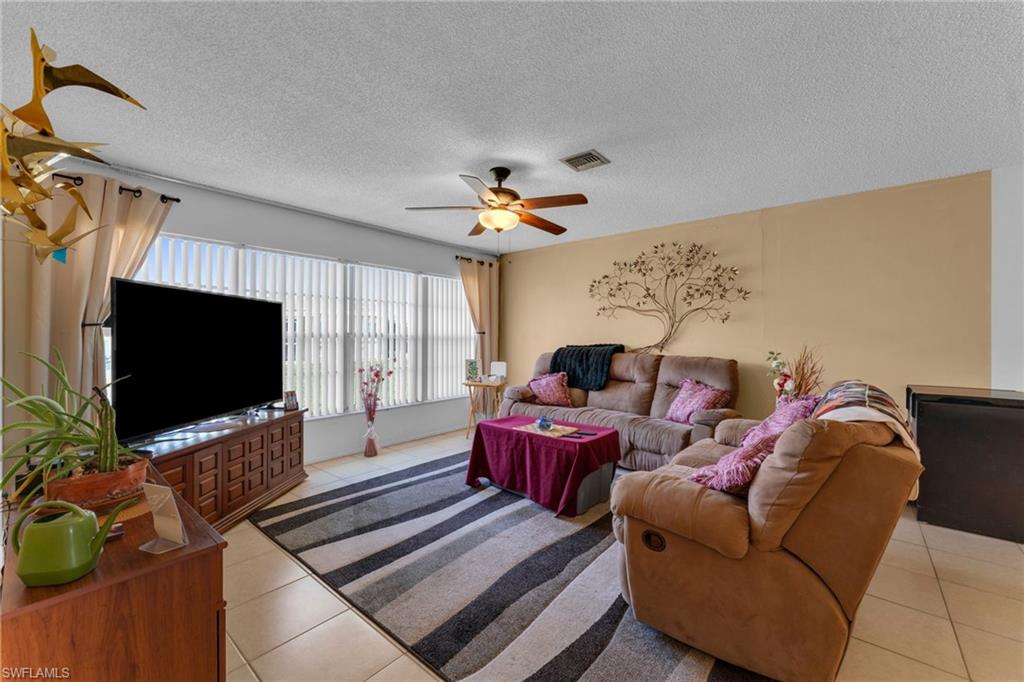 PALM TREE CONDO - Residential