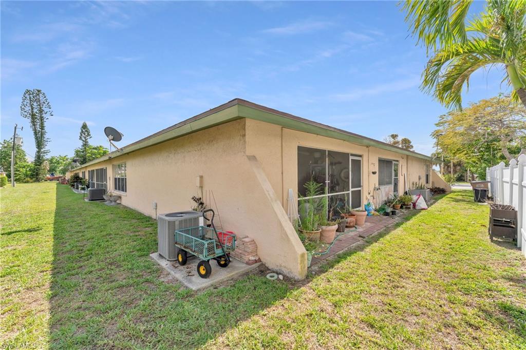 PALM TREE CONDO - Residential