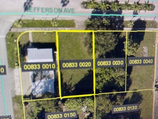 Great location, very close to 41 and the Edison Mall.
Call for showings
