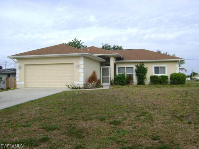 Come see this great home. Master bath is huge with a separate tub and shower. Yard has a small fence/run area off back lanai. Lots of tile and a freshly painted exterior.