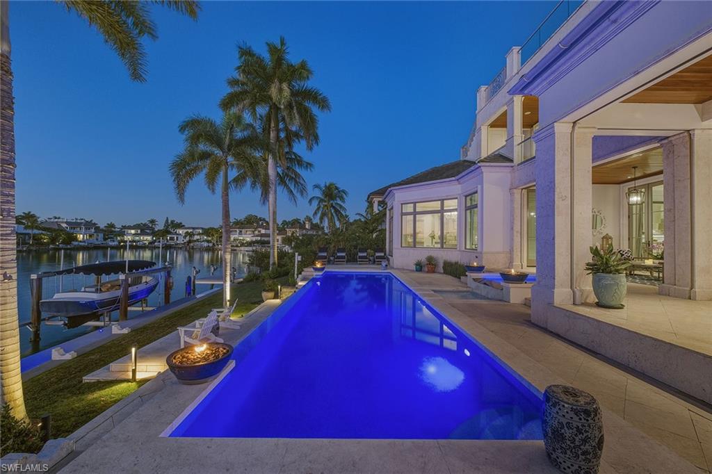 MOORINGS - Residential