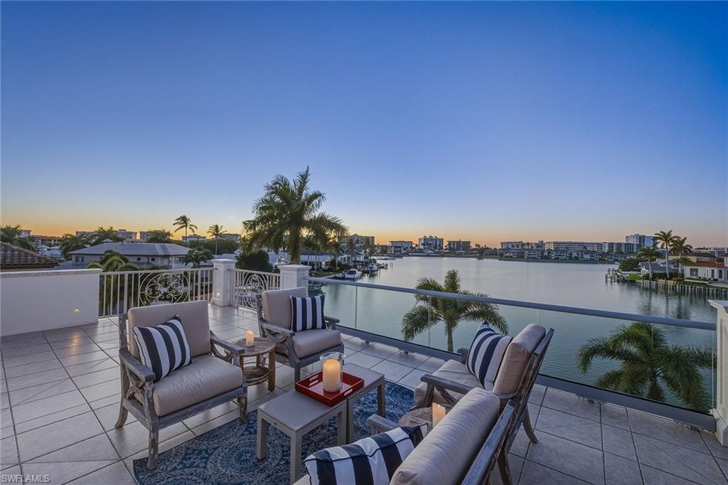 MOORINGS - Residential