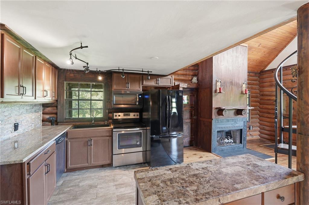 GOLDEN GATE ESTATES - Residential