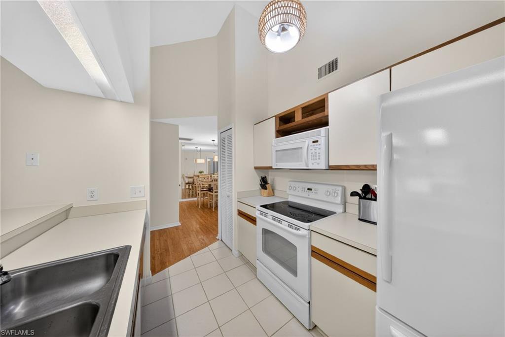 VILLAS VILLAGE - Residential