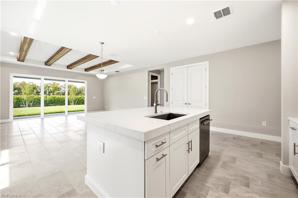 SEVEN SHORES - Residential