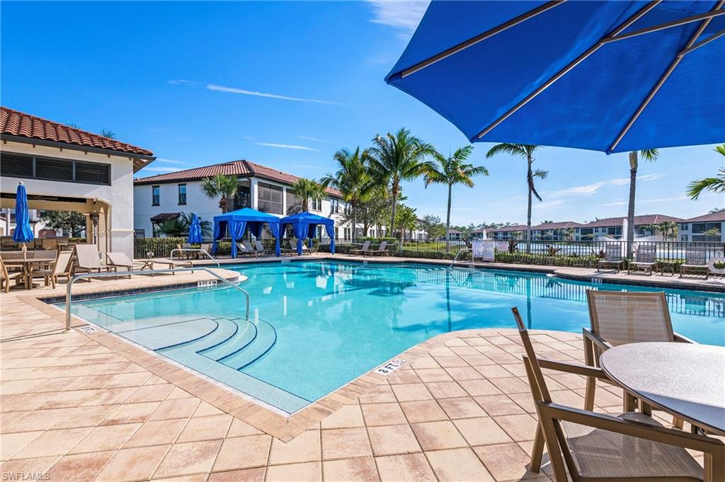 COACH HOMES AT LIVINGSTON LAKES - Residential