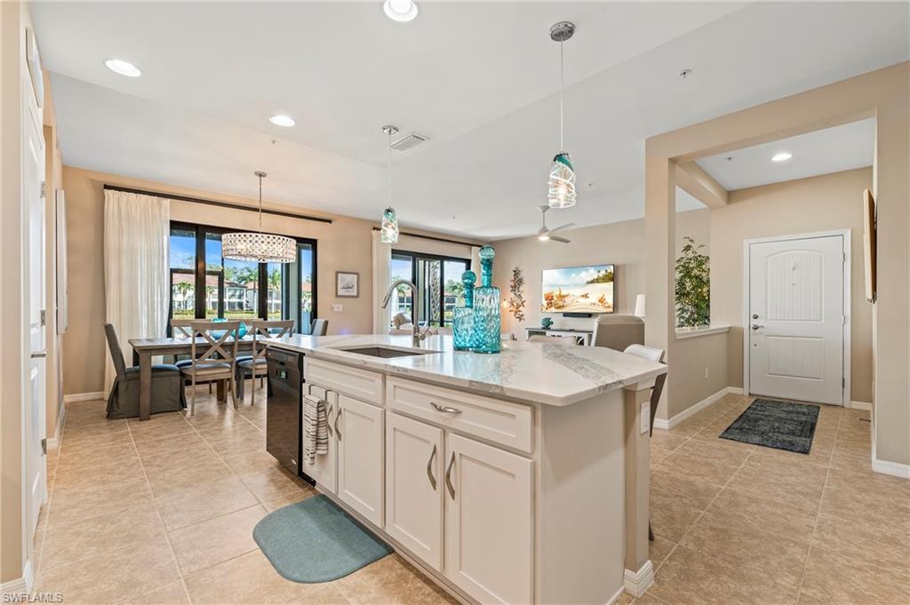 COACH HOMES AT LIVINGSTON LAKES - Residential