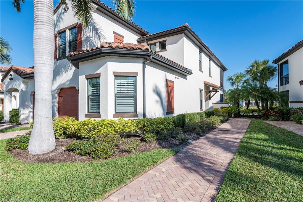 COACH HOMES AT LIVINGSTON LAKES - Residential