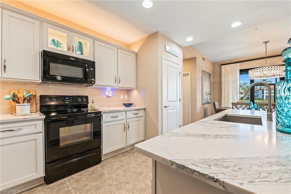 COACH HOMES AT LIVINGSTON LAKES - Residential