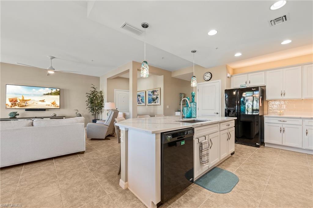 COACH HOMES AT LIVINGSTON LAKES - Residential