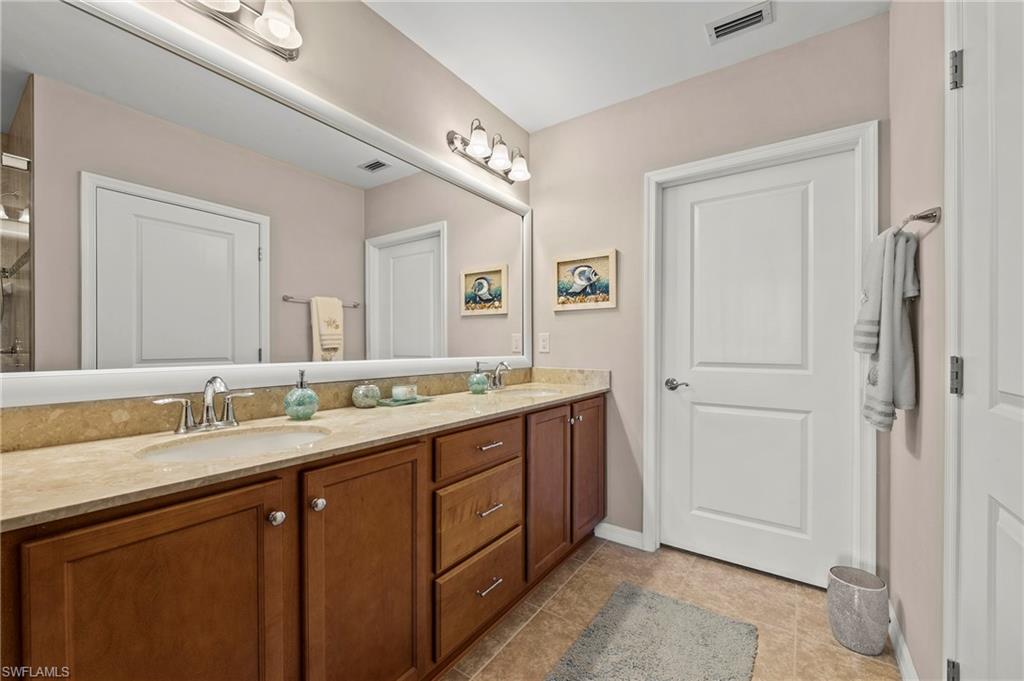 COACH HOMES AT LIVINGSTON LAKES - Residential