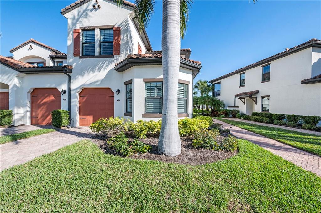 COACH HOMES AT LIVINGSTON LAKES - Residential