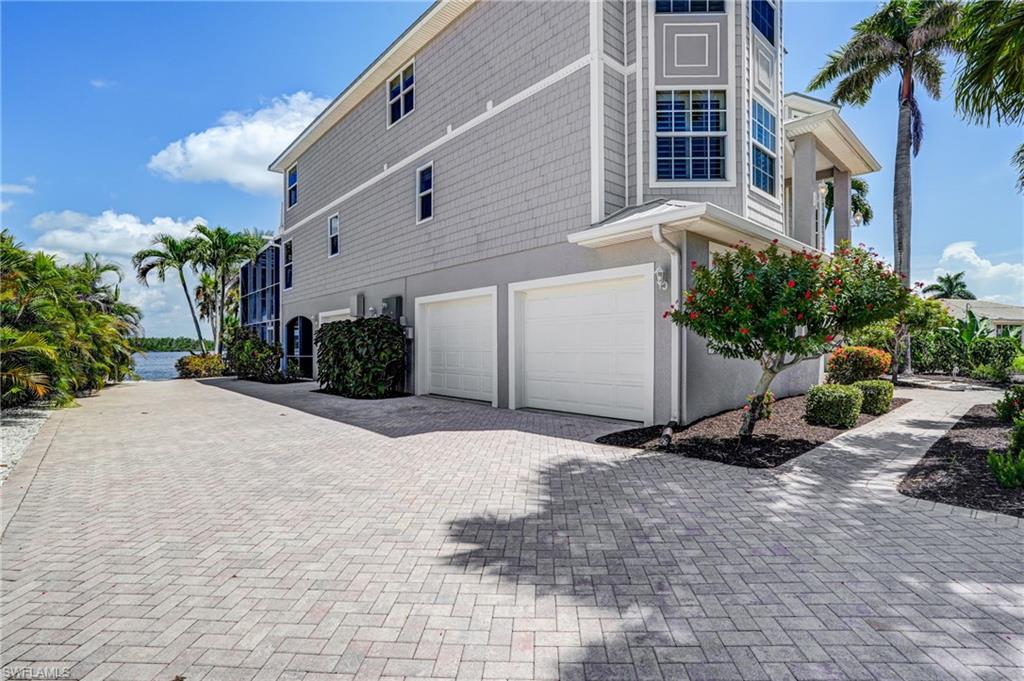 HOLIDAY HEIGHTS - Residential