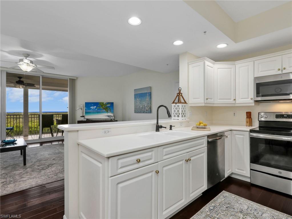 TOWER POINTE AT ARBOR TRACE - Residential