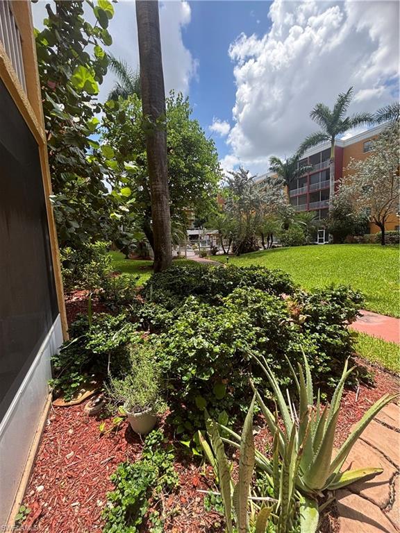 TOWERS CONDO - Residential