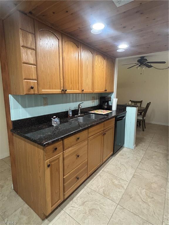 TOWERS CONDO - Residential