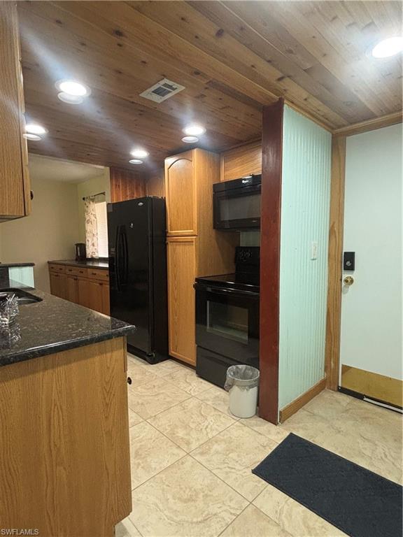 TOWERS CONDO - Residential