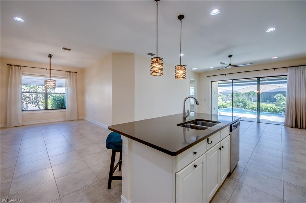 VENETIAN POINTE - Residential