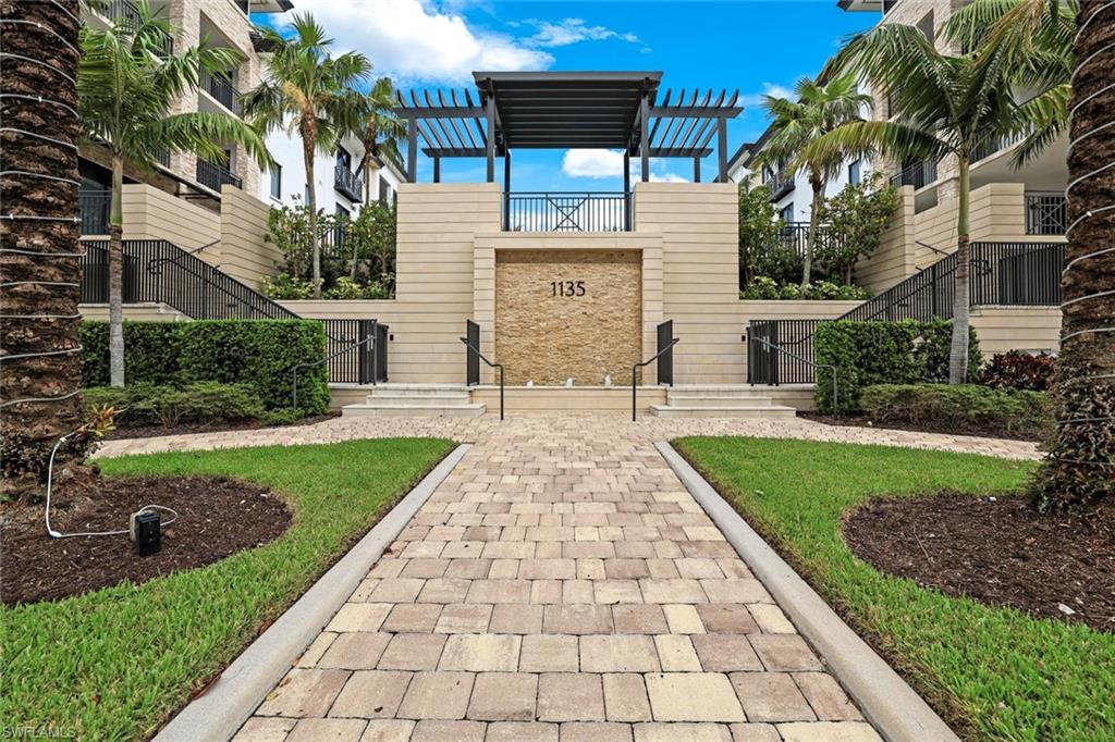 NAPLES SQUARE - Residential
