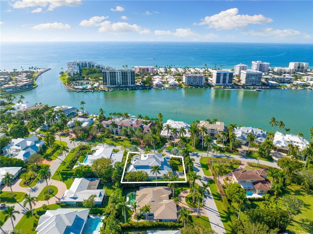 MOORINGS - Residential