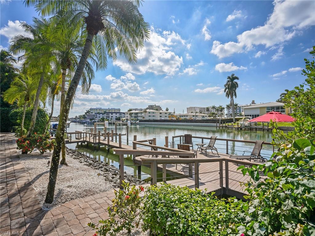 MOORINGS - Residential