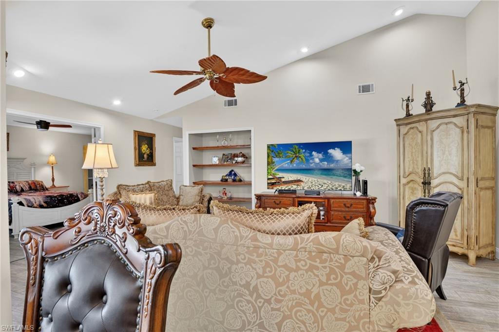 FOUNTAIN LAKES - Residential