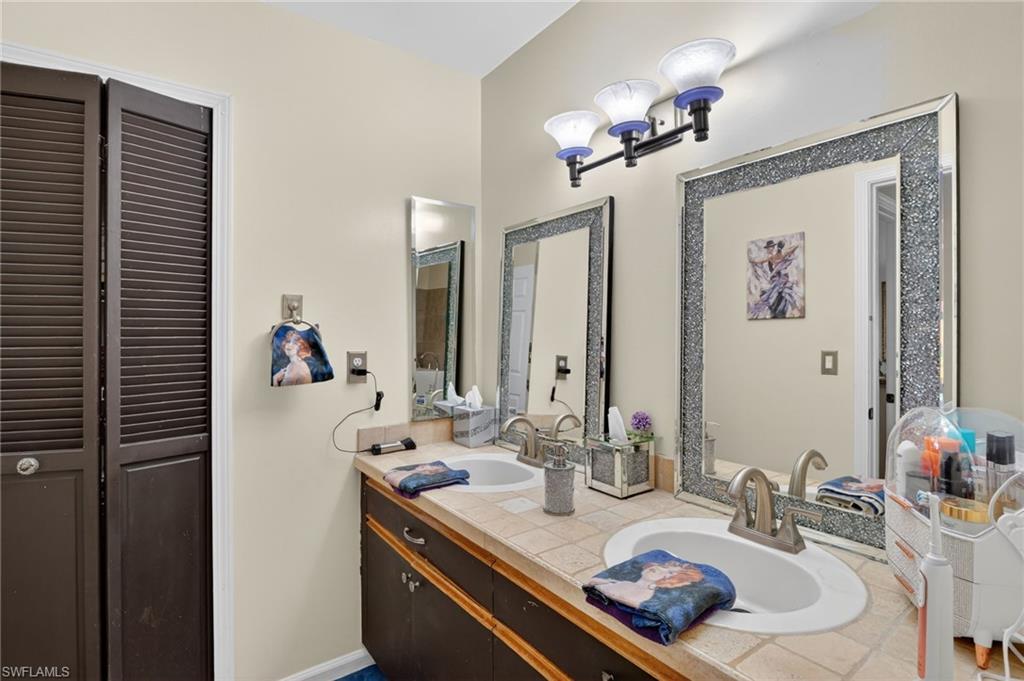 FOUNTAIN LAKES - Residential