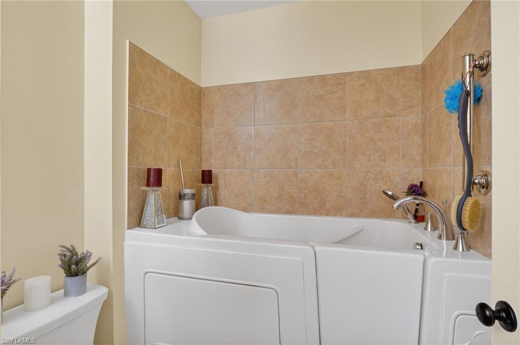 FOUNTAIN LAKES - Residential