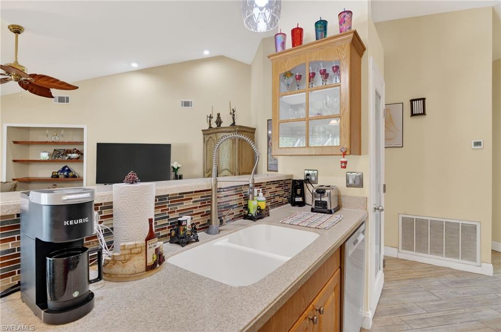 FOUNTAIN LAKES - Residential