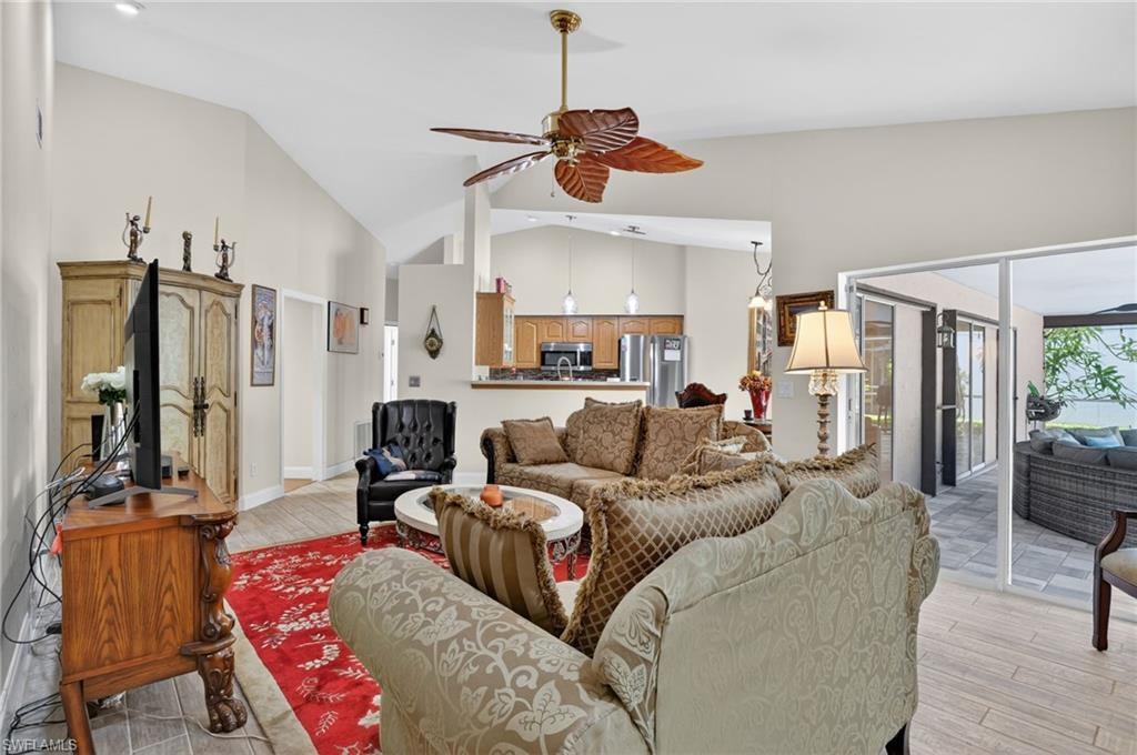 FOUNTAIN LAKES - Residential