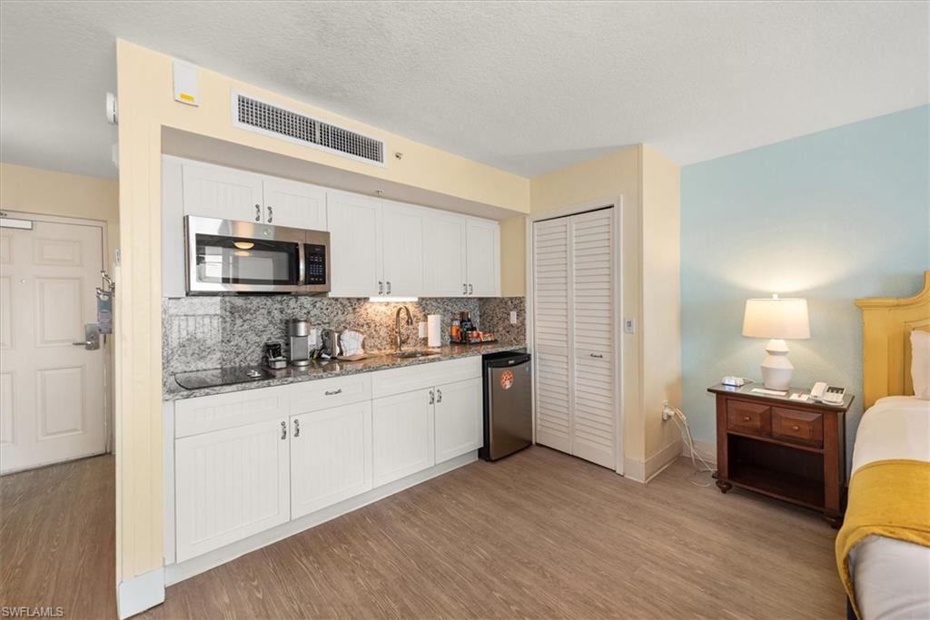 SANIBEL VIEW VILLAS - Residential