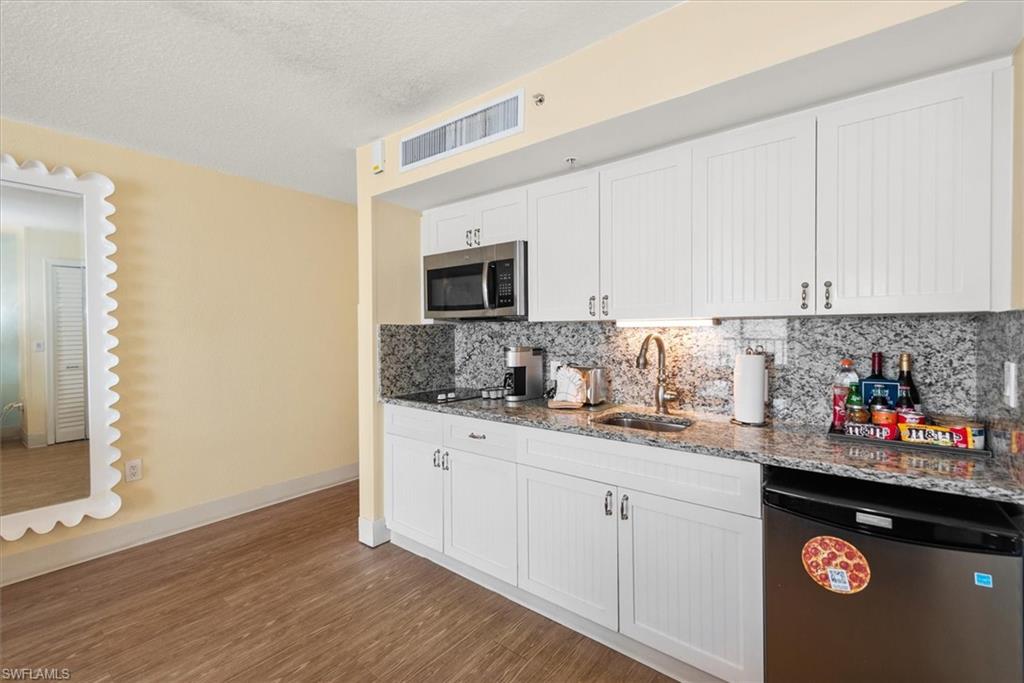 SANIBEL VIEW VILLAS - Residential