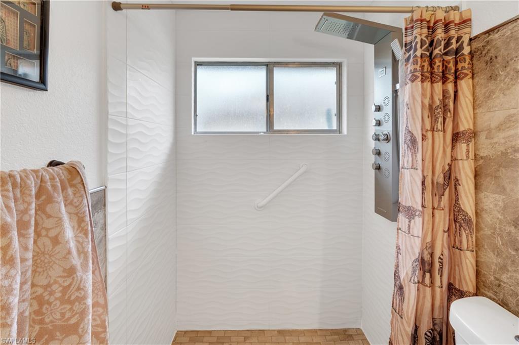 ROYAL WOODS - Residential Lease