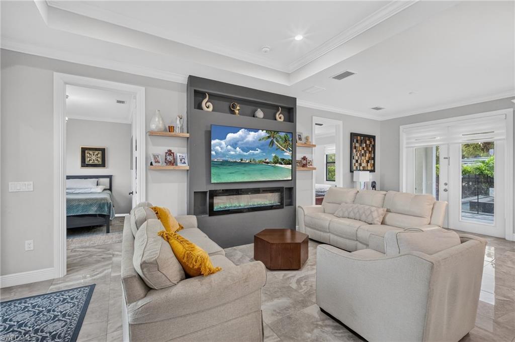 GOLDEN GATE ESTATES - Residential