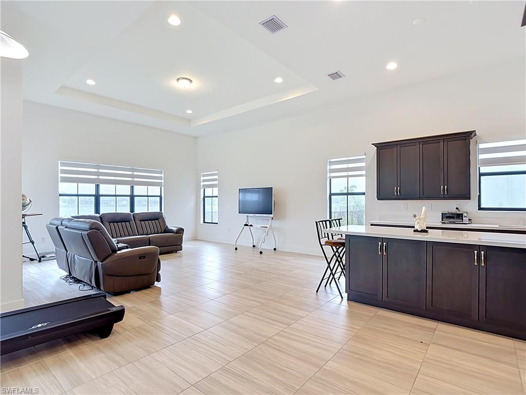 MAPLE RIDGE - Residential Lease