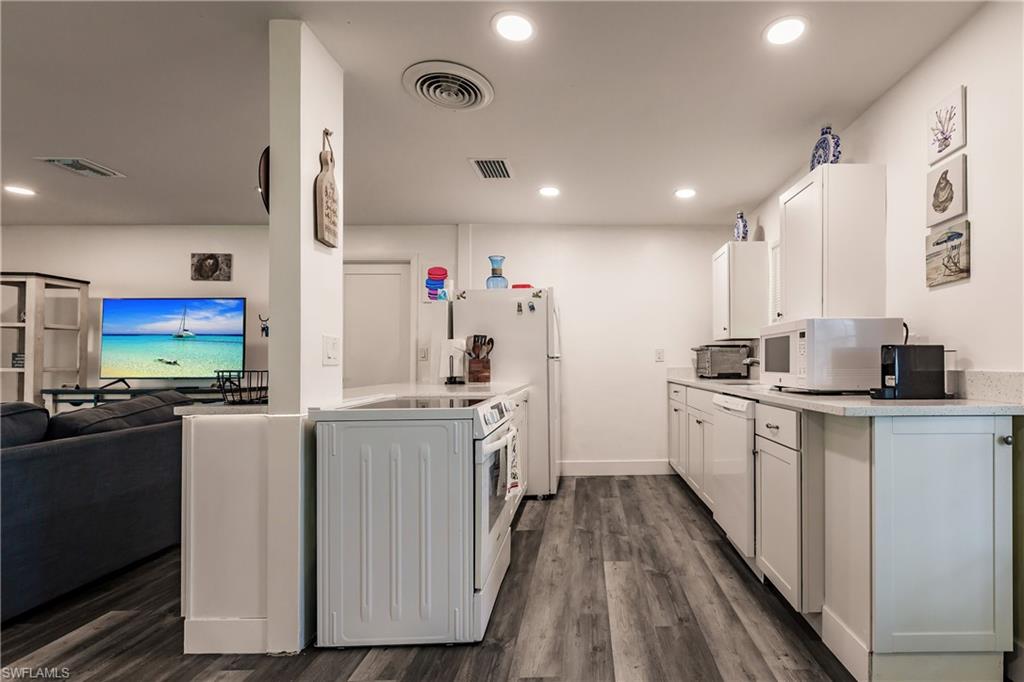 SANIBEL LAKE ESTATES - Residential