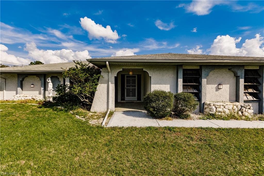 Welcome home to this amazing open 3 bed, 2 bath home with over 2000 sq ft of living space. The Kitchen is beautifully updated, boasting granite countertops, stainless steel appliances and a sought after center island. The living space offers vaulted ceilings with wood beam accents, arched doorways, and ceramic tile flooring. The Bedrooms feature hardwood floors, walk-in closets and the master suite offers dual sinks & walk-in shower. Outdoors you have a screened in lanai and in-ground pool, perfect to enjoy year round. Conveniently located just minutes from shopping, restaurants, golf courses and the interstate. Move-in ready! Don't miss out on this opportunity!