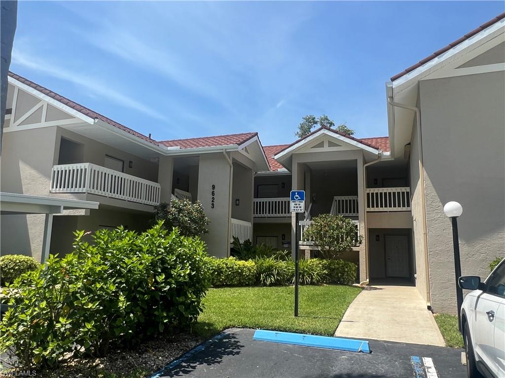 VILLAGES - Residential Lease