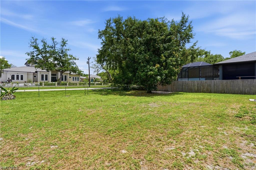 RIVER MANOR - Residential