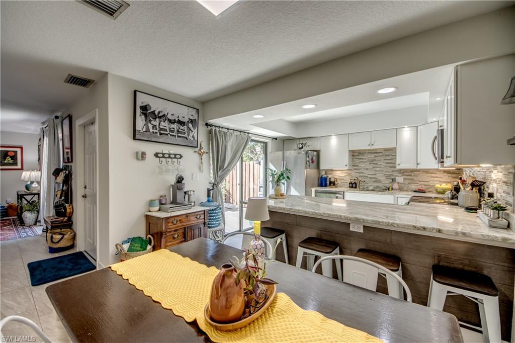 VILLAGE OF CEDARBEND - Residential Lease