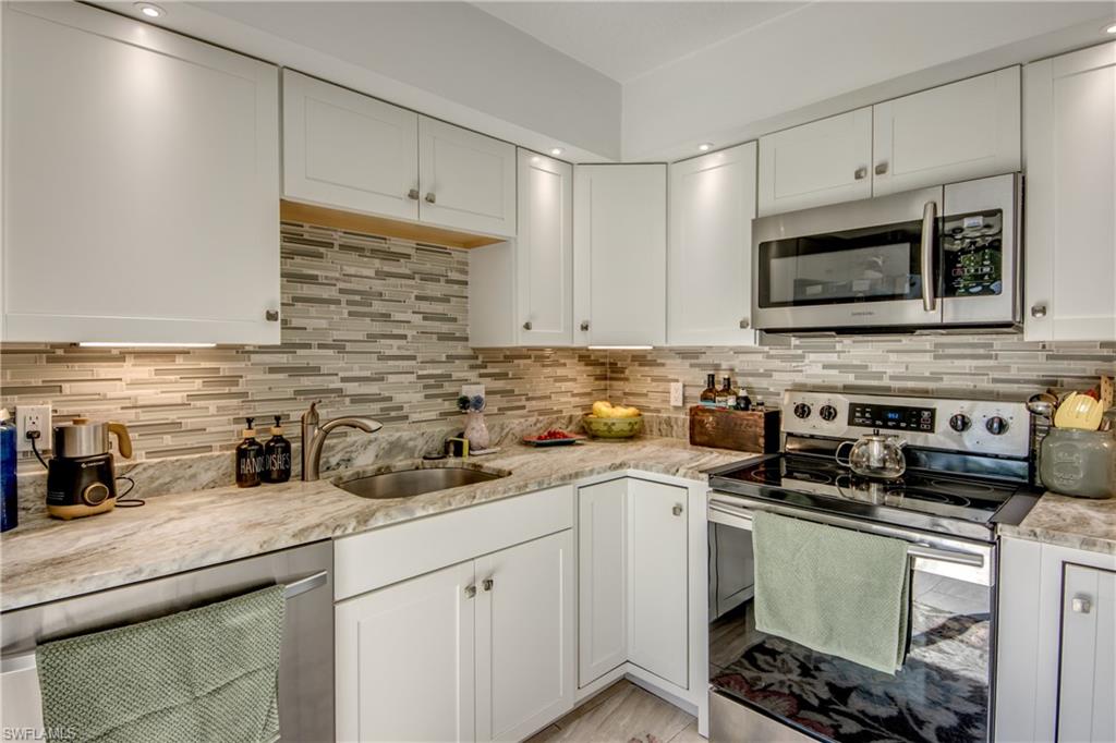 VILLAGE OF CEDARBEND - Residential Lease