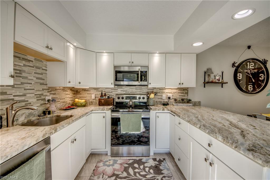 VILLAGE OF CEDARBEND - Residential Lease
